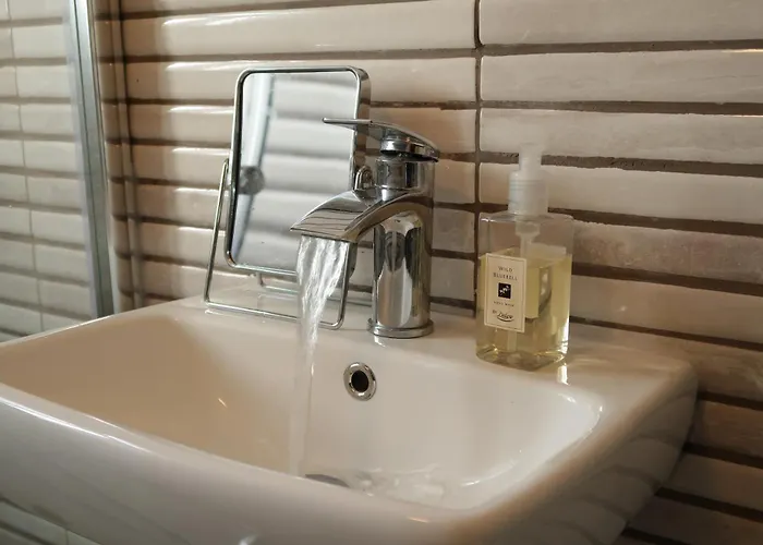 The Biscuit Box Ideal For Couples Or Families شقة